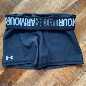 black under armour spandex shorts - size large